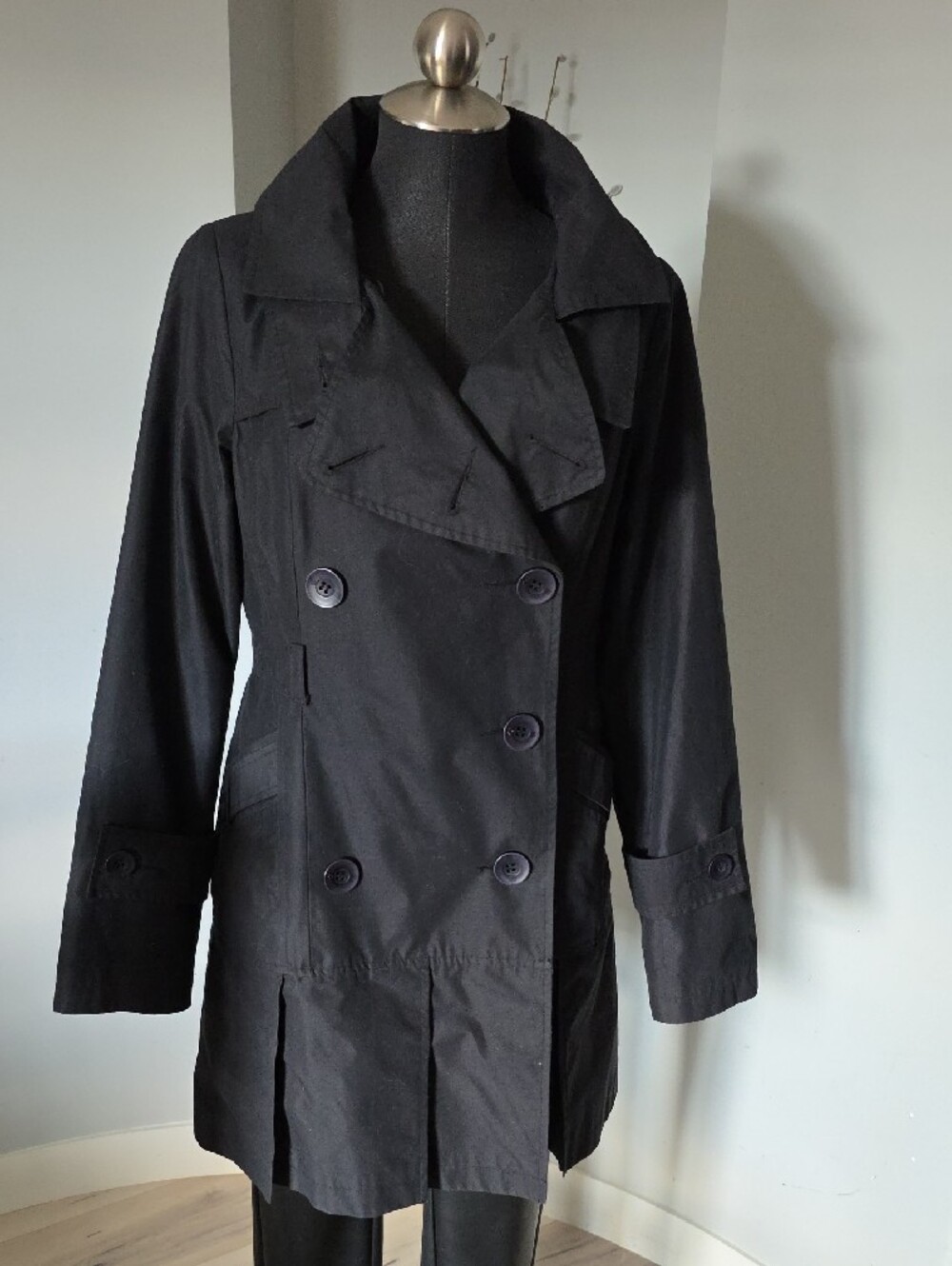 Three Stones Black Double-Breasted Pleated Trench Coat - Medium (M)